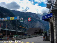 Der Rotbrättgrat auf die Jungfrau via Goldenhoren und Silberhorn wird selten begangen, ist aber eine grandiose Tour in wilder Umgebung. Da im grossen Netz nicht allzu viele aktuelle Informationen vorhanden sind, gebe ich solche gerne weiter. Diese Fotoserie hat darum primär einen dokumentarischen Charakter (an dieser Stelle ein herzliches Dankeschön an René Gysin, dass ich seine Bilder hier verwenden darf).  Klein im Bild die wunderschöne Firnpyramide des Silberhorns von Lauterbrunnen aus gesehen - diese Pyramide hat's mir angetan... : Rotbrättgrat Jungfrau