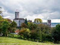 Von der Roggenflue geht es steil hinunter zur Neu Bechburg. : Jura Herbst