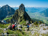 Abstieg zum Griggeli, im Hintergrund der Grosse und der Kleine Mythen : Haggenspitz Kleiner Mythen