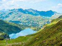 Rund um Engelberg hat's einige Klettersteige: Fürenwand, Rigidalstock, Brunnistöckli und eben auch den Steig auf den Graustock. Mit Bewertung K5 ist er der anspruchsvollste. Start ist beim Jochpass, der bequem mit der Gondel- und Sesselbahn via Trübsee erreicht wird. Im Bild der Engstlensee. : Klettersteig Graustock Engelberg