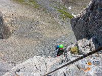 Teilweise ist der Fels abdrängend. : Klettersteig Graustock Engelberg