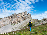 Die beiden ersten Aufschwünge sind einfach (K2 und K3), bald geht es aber zur Sache: Der dritte Aufschwung wird mit K5 bewertet, denn er ist steil, sogar etwas abdrängend. : Klettersteig Graustock Engelberg