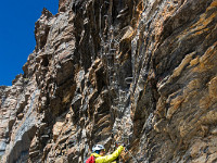 Natürlich ist der Klettersteig gut ausgerüstet mit Bügeln und Drahtseil. : Klettersteig Graustock Engelberg