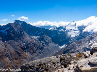 Links das Güferhorn (3379 m), rechts das Rheinwaldhorn (3402 m), vom Gipfel des Pizzo Cassinello (3103 m) aus gesehen. : Güferhorn, Rheinwaldhorn