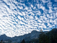 Schäfchenwolken über dem Hockenhorn (3293 m). : Lötschenpass