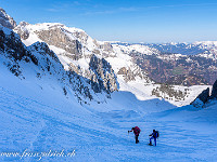 Die Route führt vom Urnerstaffel durch den Schwarzgraben hoch etwas östlich von P 2304. : Schneeschuhtour Lauchernstock