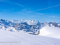 Die Aussicht vom Gipfel ist herrlich: Berner Alpen... : Schneeschuhtour Lauchernstock