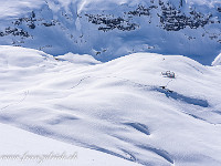 ... und die tief verschneite Rugghubelhütte SAC (2296 m). : Schneeschuhtour Lauchernstock