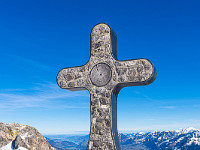 Ein spezielles Gipfelkreuz! : Schneeschuhtour Mändli