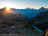 Sonnenaufgang über dem Gross Windgällen (3187 m). : Mäntliser