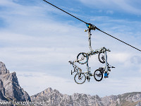 Der Sessellift von Trüebsee zum Jochpass transportiert auch Bikes.