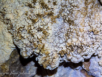 Kalkausblühungen und Mondmilch. : Mondmilchloch, Pilatus