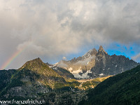 Am Abend zeigt sich der Himmel von seiner schönsten Seite - wie hier mit Regenbogen über den Drus. : Gipfel, Les Drus, Regenbogen