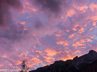 Je mehr man diese Himmelserscheinungen beachtet und wertschätzt, desto intensiver und häufiger zeigen sie sich. : Abendrot, Aiguilles Rouges