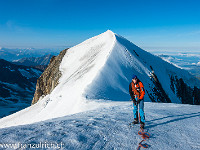 Wir steigen zum Col des Dômes (ca. 3550 m) auf und statten allen vier Gipfeln der Dômes du Miage (ca. 3670 m) einen kurzen Besuch ab. : Dômes de Miage, Gletscher, Urs Steiner