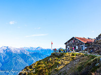 ...Capanna Tamaro (1867 m). : Tessin