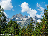 Im Südwesten grüsst der Fleckistock (3417 m). : Mutschen