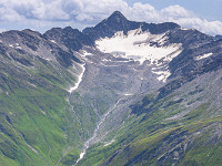Blick zum Belvédère an der Furkapassstrasse und zum Gross Muttenhorn (3098 m). : Grimsel-Gletsch-Furka