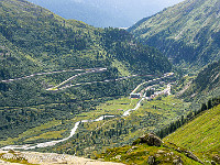 Unser Weiterweg führt vom Aussichtspunkt "Rhonegletscher" entlang der Seitenmoräne und am Schluss durch einen steilen Wiesen-Hang nach Gletsch hinunter. Dieser Weg ist teilweise nicht mehr markiert und stellenweise recht abschüssig. Bergerfahrung ist von Vorteil. : Grimsel-Gletsch-Furka