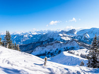 Blick Richtung Osten zum Giswilerstock (2010 m) und... : Nünalpstock, Schneeschuhtour