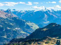 Ein letzter Blick zurück Richtung Engelberg, bevor es via Ächerli und Lang Boden zum Wirzweli geht, wo uns die Seilbahn nach Dallenwil bringt.