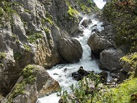 Ein kurzweiliger Weg führt vom Gasteretal hinunter nach Eggeschwand, wo sich die Talstation der Seilbahn Sunnbüel befindet. : Obers Tatelishore 2026