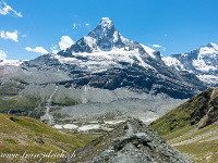 Über die Arbengandegg, eine alte Gletschermoräne geht es steil bergauf. Im Rücken winkt uns das Matterhorn zu. : Obergabelhorn, Zinalrothorn