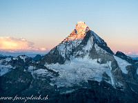 Inzwischen ist die Sonne aufgegangen, es ist 5.50 Uhr. : Obergabelhorn, Zinalrothorn