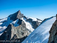 Mehrere Male seilen wir über den Ostgrat ab, bis wir den Firn erreichen. : Obergabelhorn, Zinalrothorn