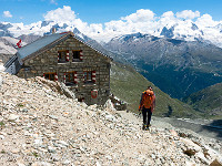 Kurz vor 14.00 Uhr erreichen wir die Rothornhütte auf 3197 m. : Obergabelhorn, Zinalrothorn