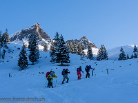 Eine Schneeschuhtour wie aus dem Bilderbuch: Wunderbarer Pulverschnee, Sonnenschein und liebe Menschen - was willst Du mehr? Heute steht der Piet im Hoch Ybrig auf dem Programm. Wieder einmal bin ich mit der Ortsgruppe Hochdorf des SAC Pilatus unterwegs. : Biet, OGH, Piet, Schneeschuhtour