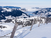 Der Blick schweift Richtung Nordwesten zum Sihlsee, der diesen Winter wieder einmal richtig zugefroren war. : Biet, OGH, Piet, Schneeschuhtour