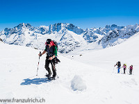 Der Aufstieg von Arolla zur Cabane des Dix ist schweisstreibend. Wieder einmal sind wir die einzigen Schneeschuhläufer. : Schneeschuhtour Pigne d'Arolla