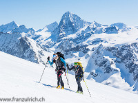 Im Hintergrund winkt die Dent Blanche (4357 m). : Schneeschuhtour Pigne d'Arolla