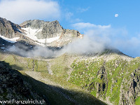 Den Piz Giuv habe ich bereits im Winter mit Schneeschuhen bestiegen, und so freue ich mich, diesem schönen Gipfel auch im Sommer einen Besuch abzustatten. : Etzlihütte Praktikum Hüttenwartskurs