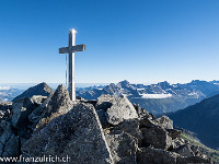 Geschafft! Genau 2.5 Stunden nach Aufbruch umarme ich das Gipfelkreuz. : Etzlihütte Praktikum Hüttenwartskurs