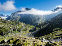 Der Blick schweift über die Etzlihütte zum Witenalpsock. : Etzlihütte Praktikum Hüttenwartskurs