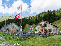 Bis zur Alp Sardona folgen wir einer Fahrstrasse. : Piz Sardona