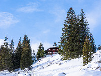 Zahlreiche Alphütten zieren den Aufstieg. : Rägeflüeli, Schneeschuhtour Regenflüeli