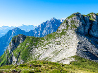 Auf einem weiss-blau-weiss markierten Bergweg kann in rund 40 Minuten auch der Wiggis bestiegen werden (2281 m). : Rautispitz, Wiggis