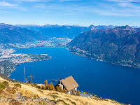 Den Nachmittag geniesen wir beim Rifugio Al Legn. Die Hütte weist 12 Schlafplätze auf und ist während den Sommer- und Herbstmonaten mehrheitlich bewartet. Heute sorgen Angelika und Werner aus dem Urnerland für das Wohlergehen der Gäste. : Capanna Al Legn, Gridone