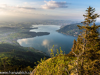 Im Zugersee spiegeln sich die Gewitterwolken. : Rigi, Wolken, Zugersee