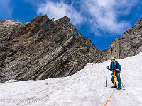 Links das Rohrspitzli, darunter das Couloir welches vom Rohrfirn auf den Grat führt. : Rohrspitzli, Salbithütte