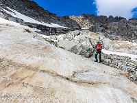 Das Eis hat ganze Arbeit geleistet: Schleifspuren auf Granitplatte. : Rohrspitzli, Salbithütte