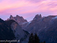 Gross und Chli Spannort (3198 m und 3136 m) im Abendlicht.