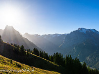 Unsere Wanderung von Engelberg über das Rot Grätli zur Bannalp starten wir mit der Bahnfahrt aufs Brunni. Herrliches Wanderwetter ist angesagt. Links der Hahnen, rechts der Titlis.