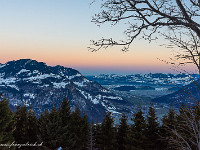 Die Schneeschuhe gepackt, um 5.30 Uhr losgefahren nach Mollis und hoch zum Skilift Schilt. Beim Naturfreundehaus Fronalp treffe ich meine Freunde vom SAC Hochdorf: Heute steht der Schilt auf dem Programm. : OGH, Schilt, Schneeschuhtour, Winter