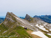 Blick entlang der Schrattenfluh zum Hengst (2092 m) und zur Hächle (2091 m). : Entlebuch, Schrattenfluh