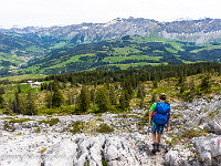 Bald geht das Grau in saftiges Grün über. : Entlebuch, Schrattenfluh