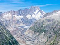 Der Blick schweift über den Unteraargletscher zum Lauteraarhorn. Der Gletscher hat auch schon bessere Tage gesehen. : Grimselpass, Sidelhorn